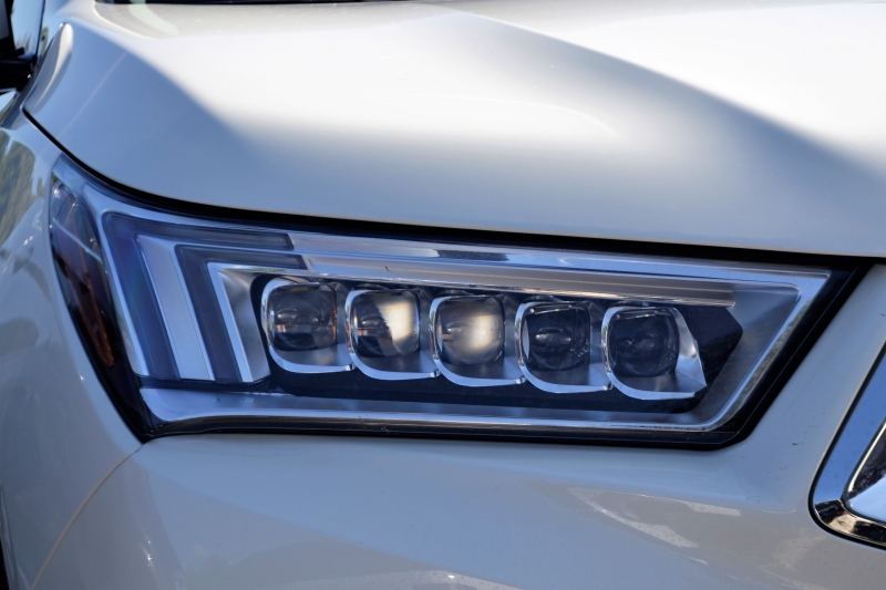 automobile-BLAUSASC-min_acura-headlamp-2834131